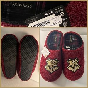 Harry Potters Hogwarts school Creasts Slippers NEW
